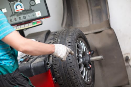 Fresno mechanic performing a tire balancing service